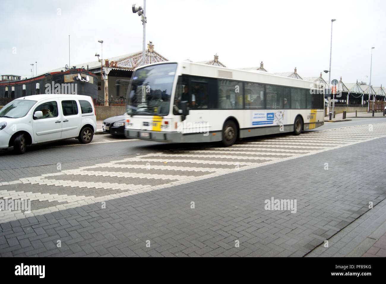 Ein Van Hool Bus von DE Lijnin, Antwerpen, Belgien Stockfoto