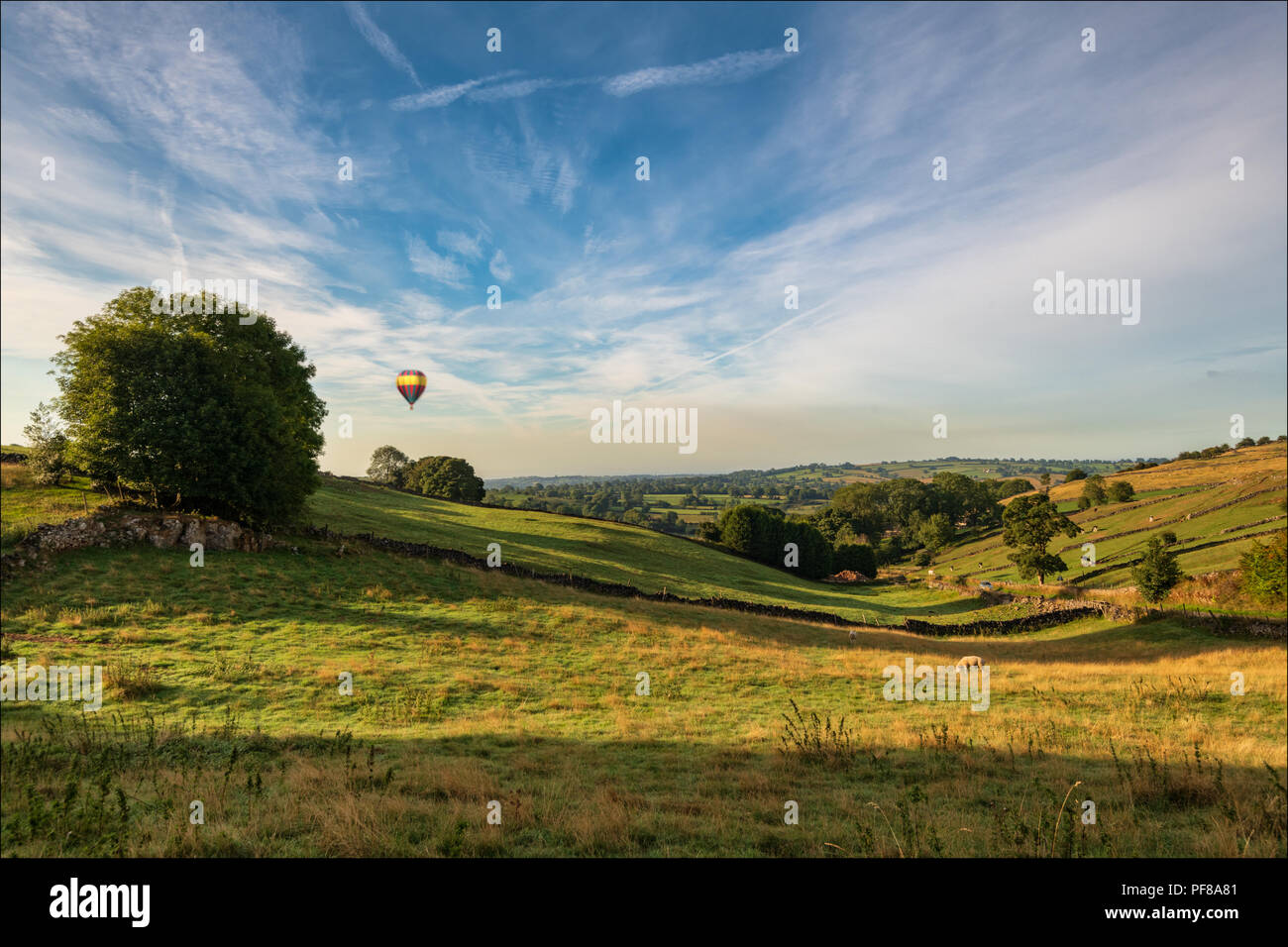 Ich fuhr durch die Derbyshire Dales am Freitag Morgen, als ich das Auto diese Szene erfassen zu stoppen... Stockfoto