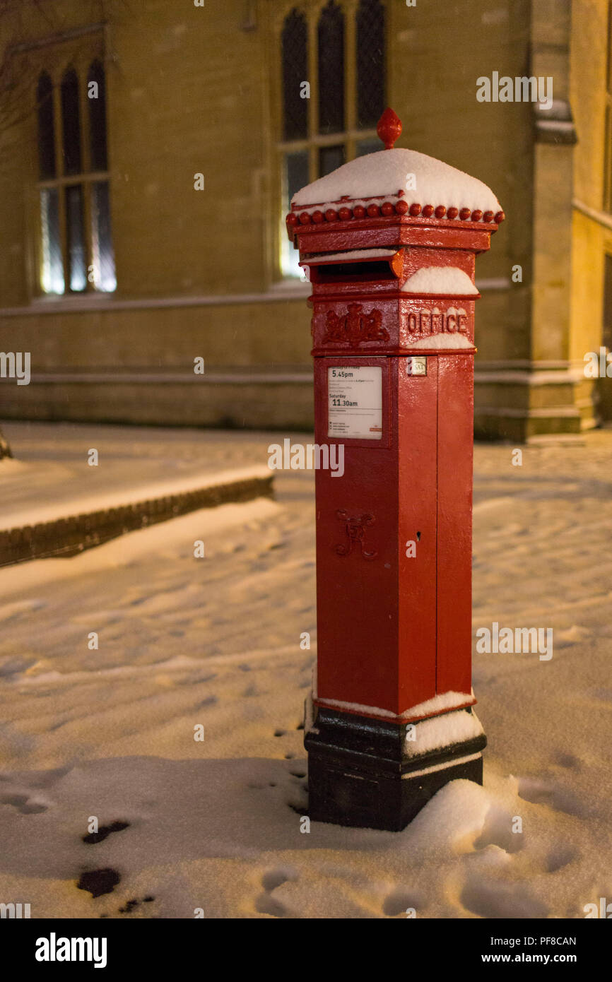 Briefkasten im Schnee Stockfoto