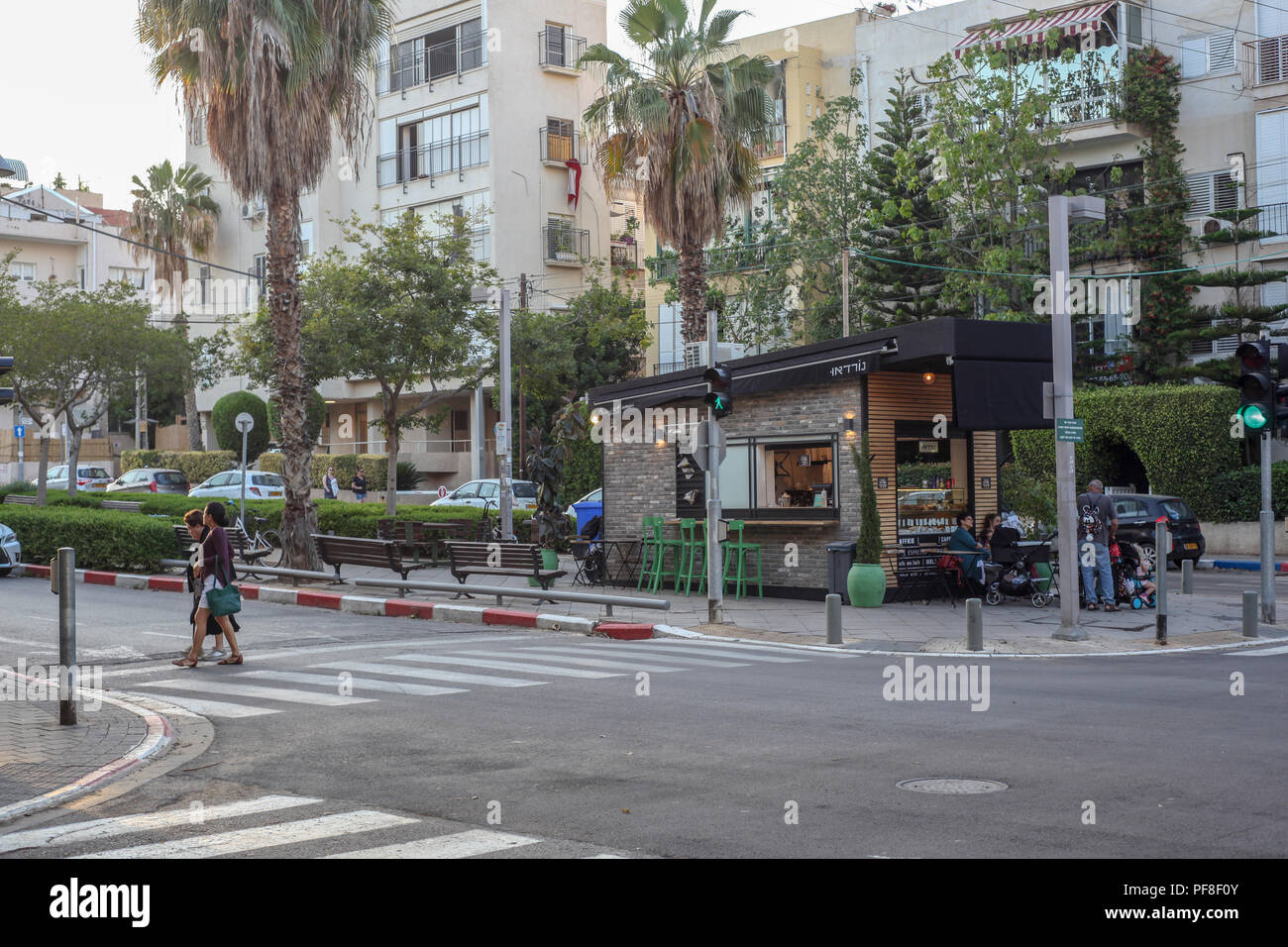 Ein Kiosk in Sderot Nordau (Nordau Boulevard) Tel Aviv, Israel Stockfoto