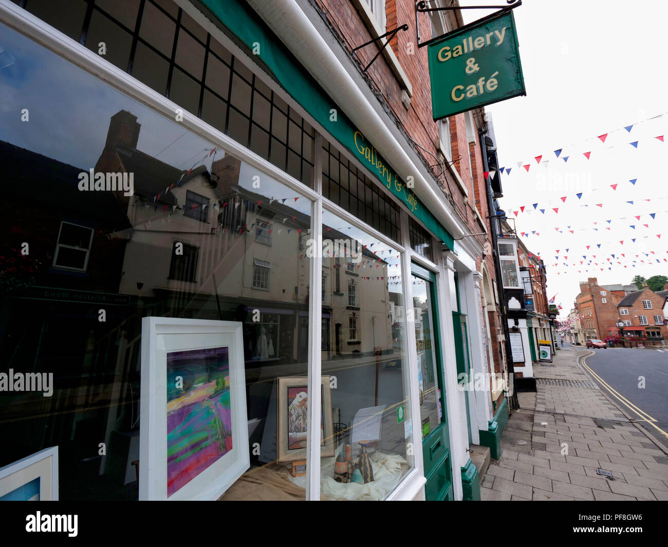 Unterkunft Preise & Nachfrage Schwankung in Ashbourne, Derbyshire von Yopa als Nr. 1 in den Top 10 Städten für Kinder wohl die Stadt gving 100% Bewertung Stockfoto