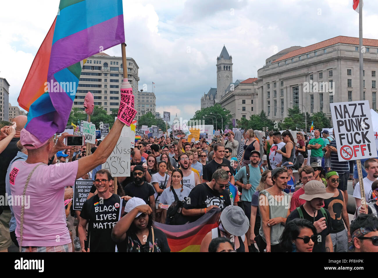 Die Demonstranten beginnen von Freedom Park in Washington D.C. bis März die alt-Rechts' Vereinen das Recht 2' Rallye in der Nähe von Lafayette Park zu protestieren. Stockfoto