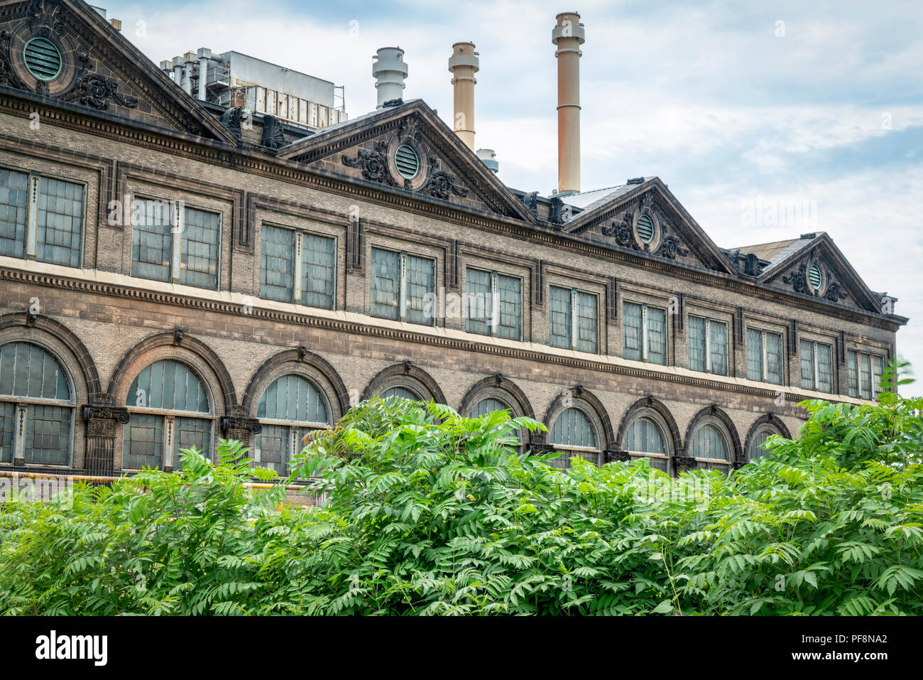 Alten Kraftwerk - in St. Louis Riverfront - Fenster und Wände aus Backstein mit Sandstein Dekoration Stockfoto