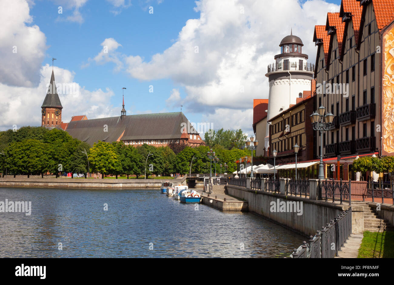 Fischerdorf Bereich? oder ehemaligen Kneiphof Rybnaya derewnja (Quartal). Blick auf den Königsberg Kathedrale und Pregolya River. Kaliningrad, Russland. Stockfoto