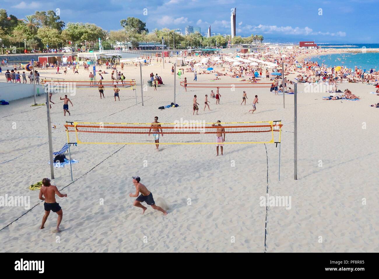 Nova Icaria Strand / Platja de la Nova Icaria, Barcelona, Spanien. Heißer Sommer am Nachmittag im August 2018. Stockfoto