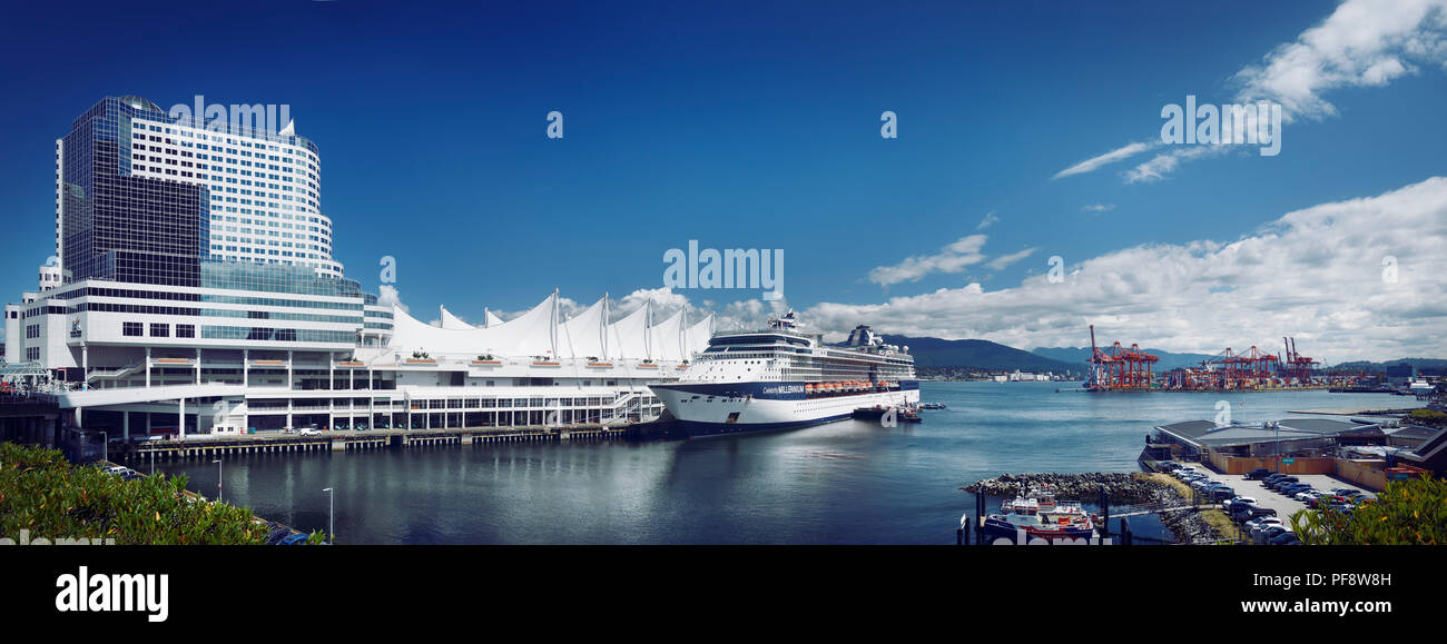 Celebrity Millennium Kreuzfahrt Schiff angedockt Vor dem Vancouver Convention Centre, Canada Place, Downtown Eastside von Vancouver, British Columbia, C Stockfoto