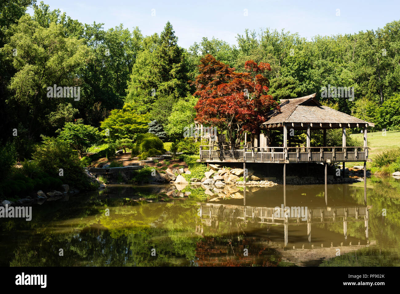 Das Japanische Teehaus Mit Blick Auf Den Teich Am Brookside