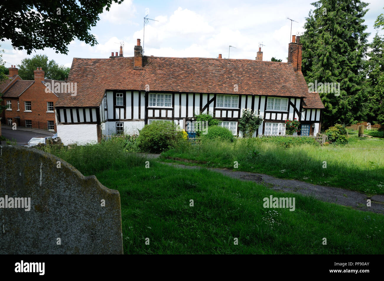 Kirche Cottage, Hatfield, Hertfordshire, ist ein Holz gerahmt Gebäude aus dem späten 16. Jahrhundert, auf dem Kirchhof von St. Etheldreda steht Stockfoto