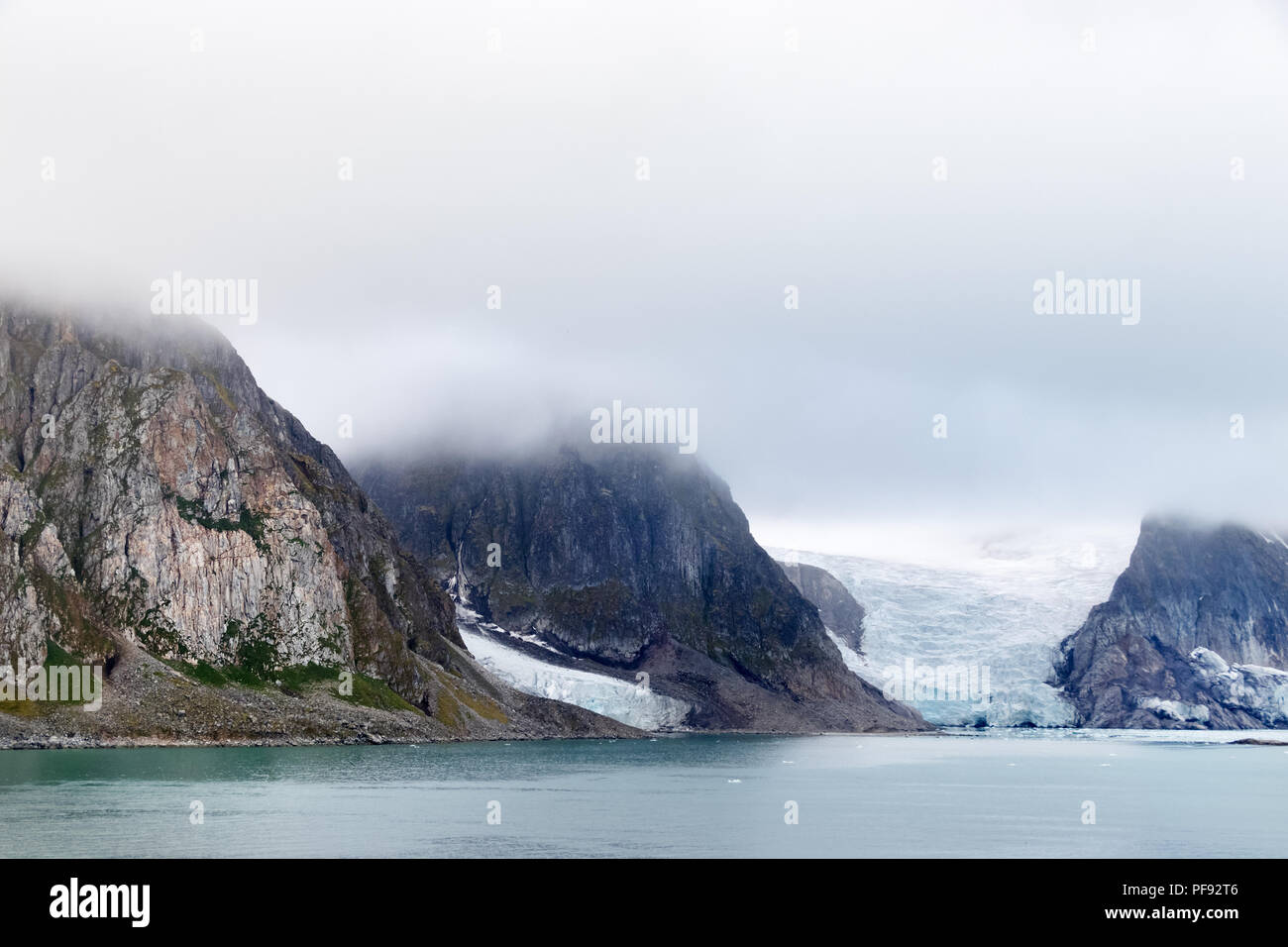 Gletscher Raudfjord, Spitzbergen, Svalbard, Norwegen im Sommer. Stockfoto