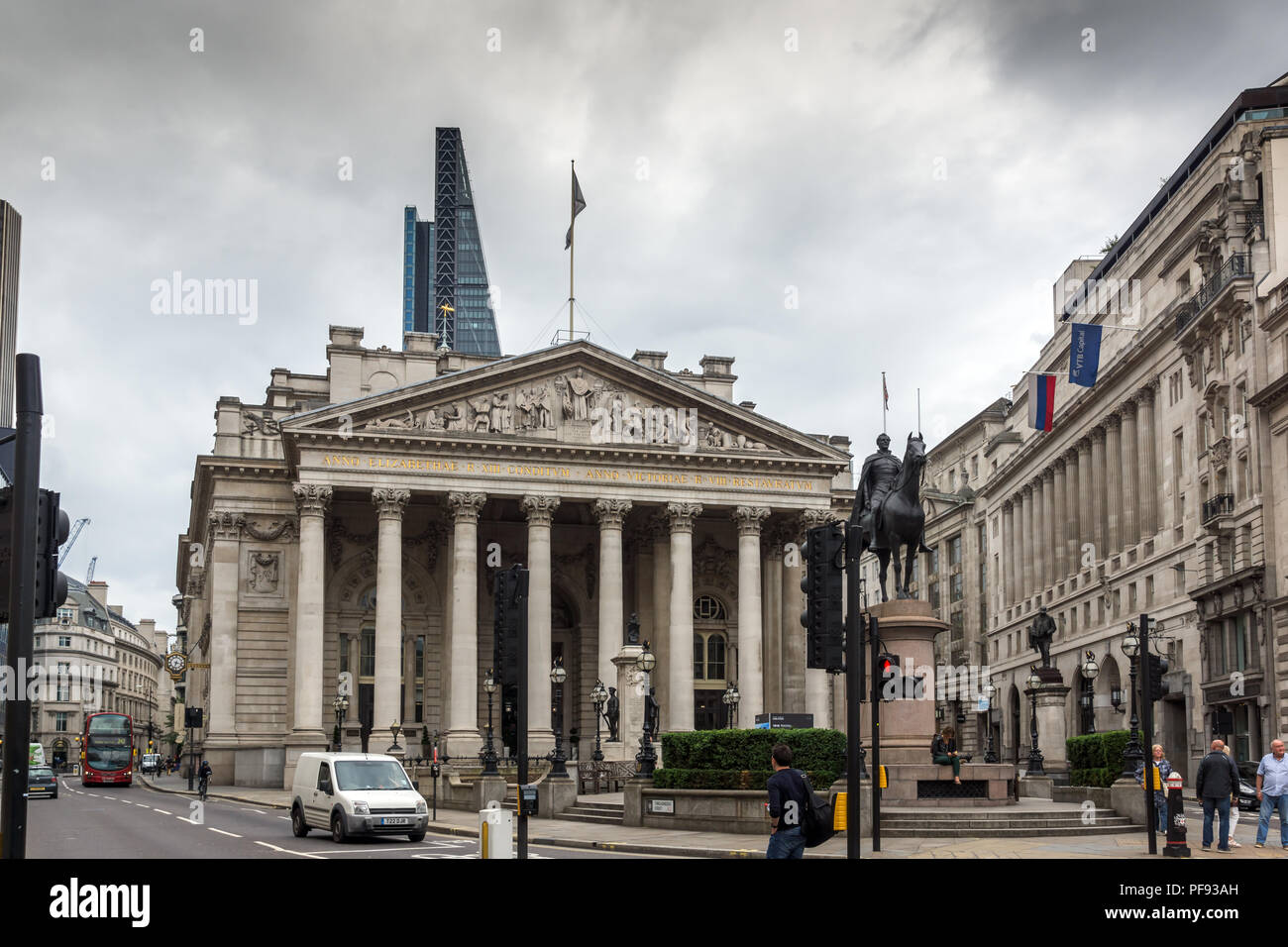 LONDON, ENGLAND - 18. JUNI 2016: Der Royal Exchange in London, England, Großbritannien Stockfoto