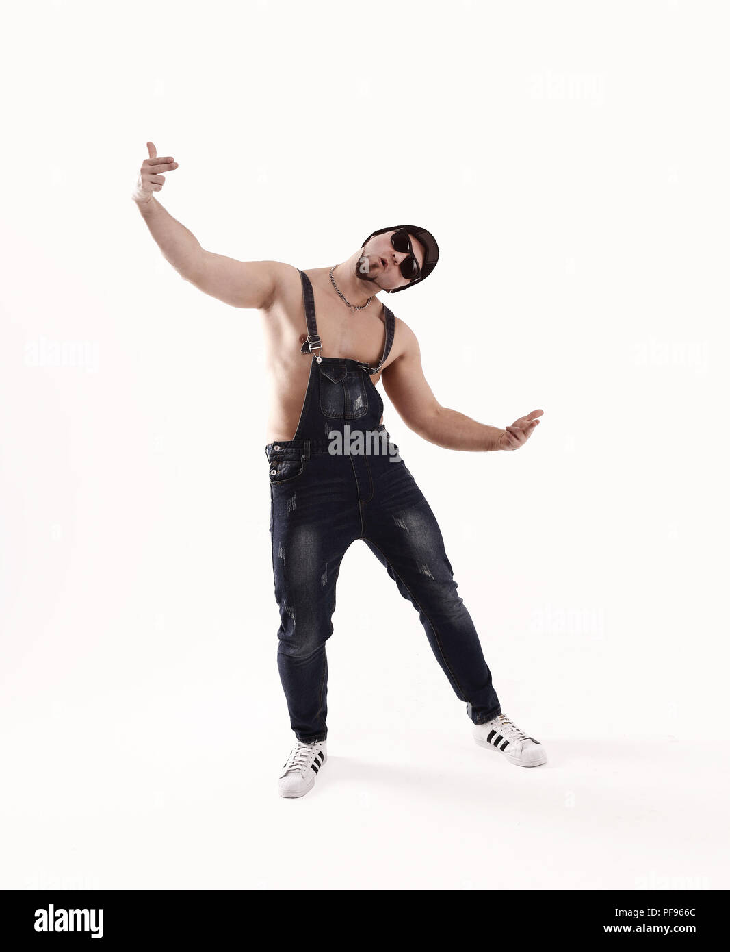 Netter Mann tanzen Breakdance im Studio. isoliert auf weißem Stockfoto