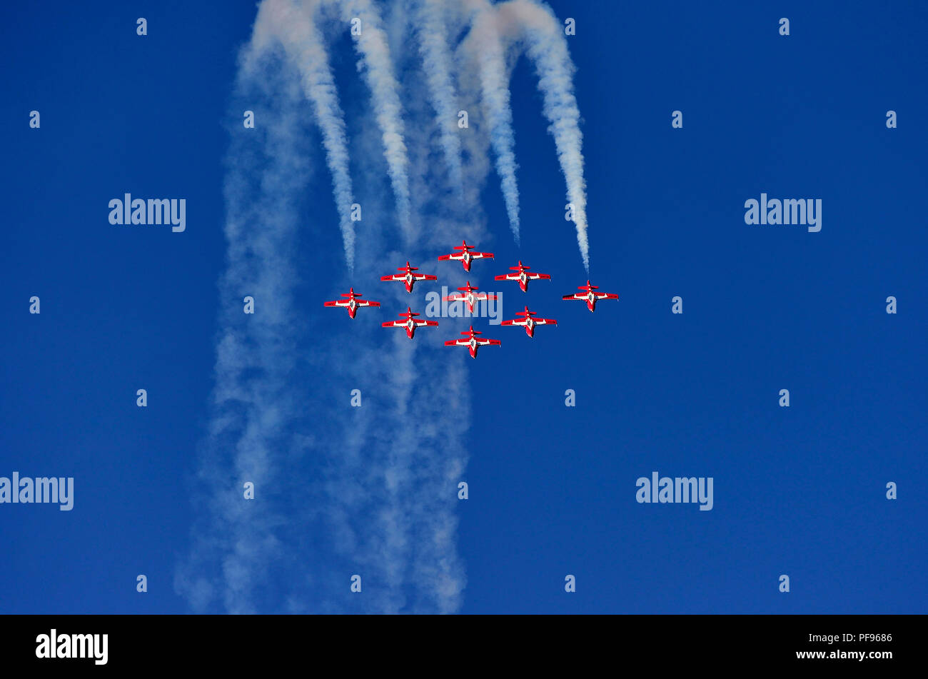 Die Kanadische Streitkräfte 431 Luft Demonstration Squadron im formationsflug an einem Air Show über den Hafen von Nanaimo auf Vancouver Island British Columbia Ca Stockfoto