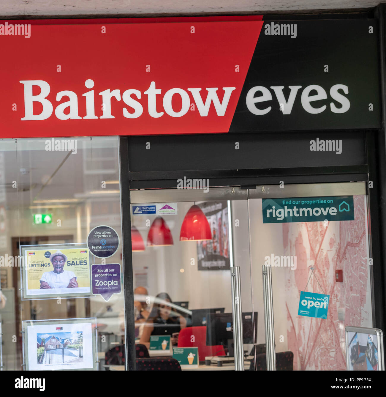 Bairstow Eves (Teil des landesweiten Gruppe plc) Immobilien shop signage in Brentwood Essex Stockfoto