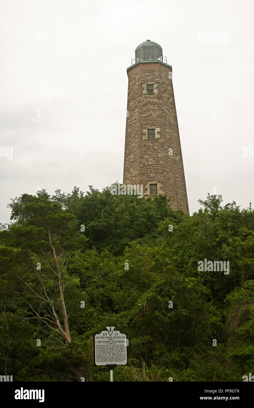 Cape Henry, VA, USA. Der historische Cape Henry Leuchtturm, erbaut 1792. Stockfoto