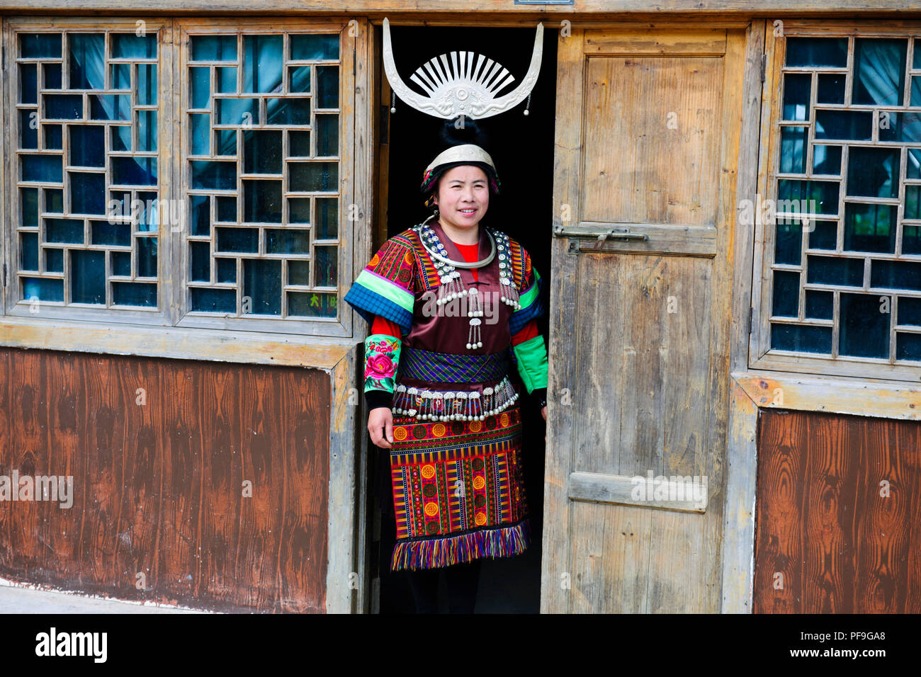 Handwerk, Imbroidery sowie Papier, Dorfleben, alte Häuser, Quingman Shiqiao Miao Miao Dorf, Dorf, Guizhou, VR China, Volksrepublik China, China Stockfoto