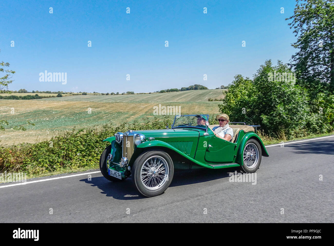 Veteran Car Run, MG TL (1948) Oldtimer laufen auf einer Landstraße, Tschechische Republik Stockfoto