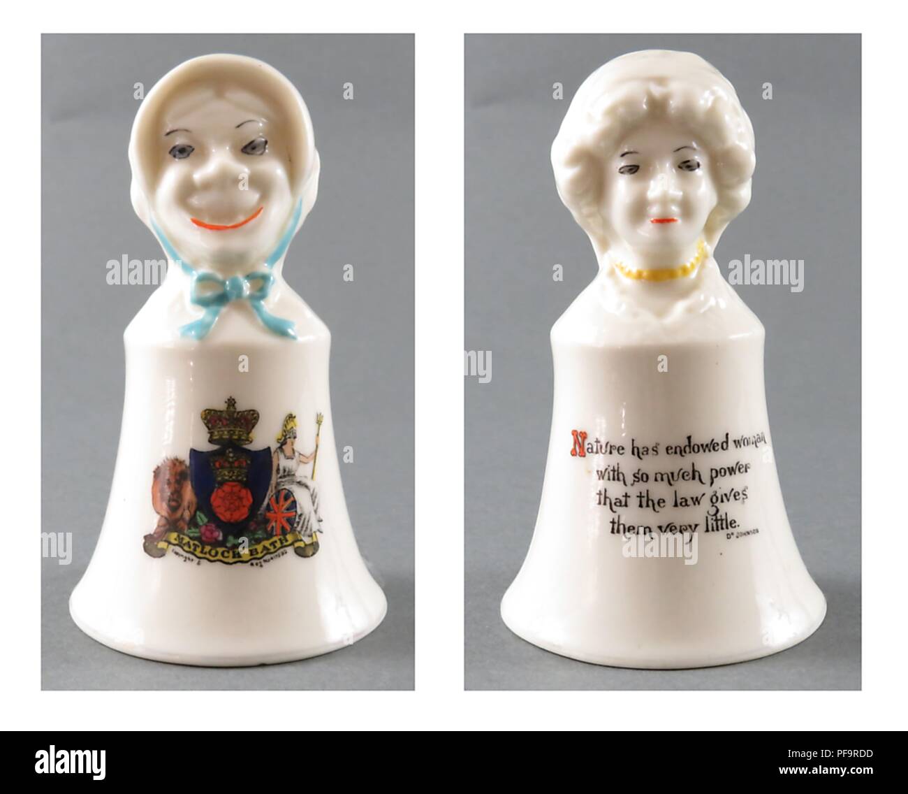 Beidseitige china Glocken, mit einem Bild von einem weiblichen suffragist sowohl als harridan und schöne Frau, verkauft als Souvenirs in Ferienhäuser Orte in England, Vereinigtes Königreich, mit Kaufleuten aus jedem Bereich hinzufügen das Wappen ihrer Stadt (wie Matlock Bath's hier) das Stück, 1920. () Stockfoto