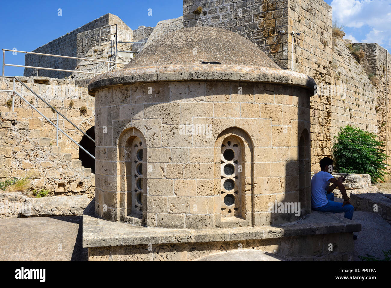 Dach von St. George's Kirche innerhalb der venezianischen Turm von Kyrenia Castle, Kyrenia (Girne), Türkische Republik Nordzypern Stockfoto