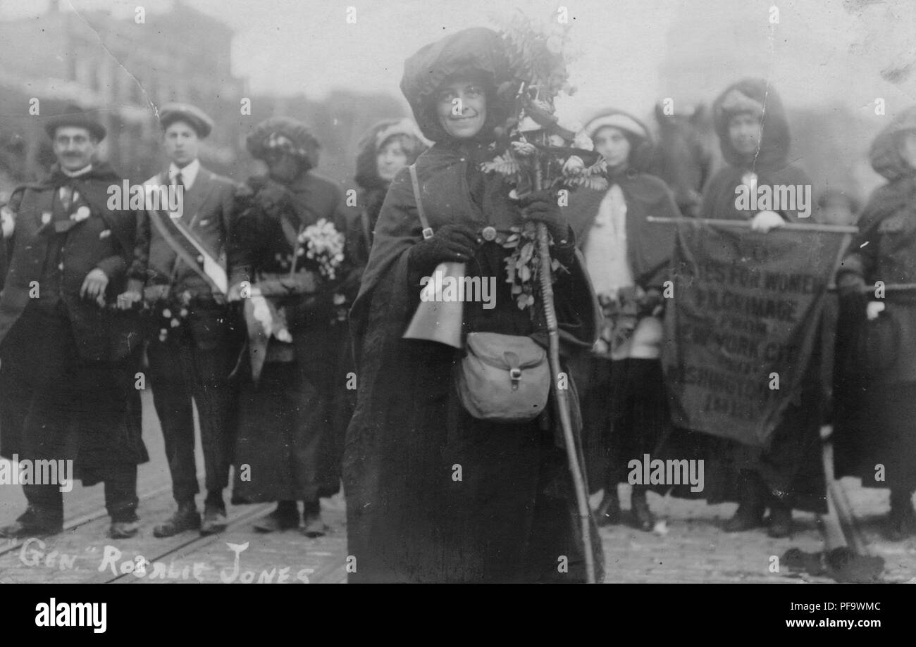 Long Island socialite 'Allgemein' Rosalie Jones führt eine Gruppe von suffragists als Pilger, von New York nach Washington, DC marschieren vor der Woodrow Wilson's Einweihung, 1913 zu demonstrieren. () Stockfoto