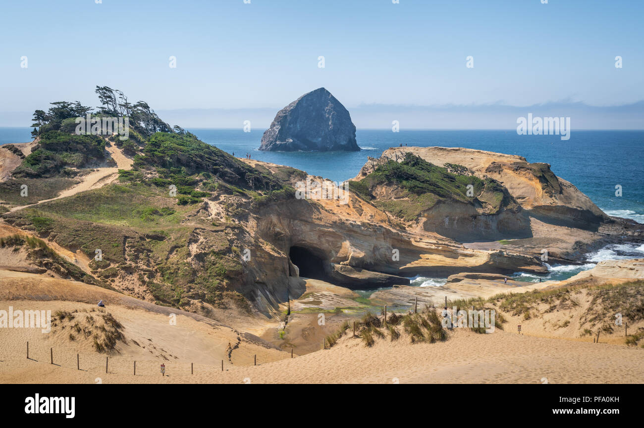 Oregon Coast Strand mit Haystack Rock - Cape Lookout Stockfoto Oregon Coast Strand mit Haystack Rock - Cape Lookout Stockfoto