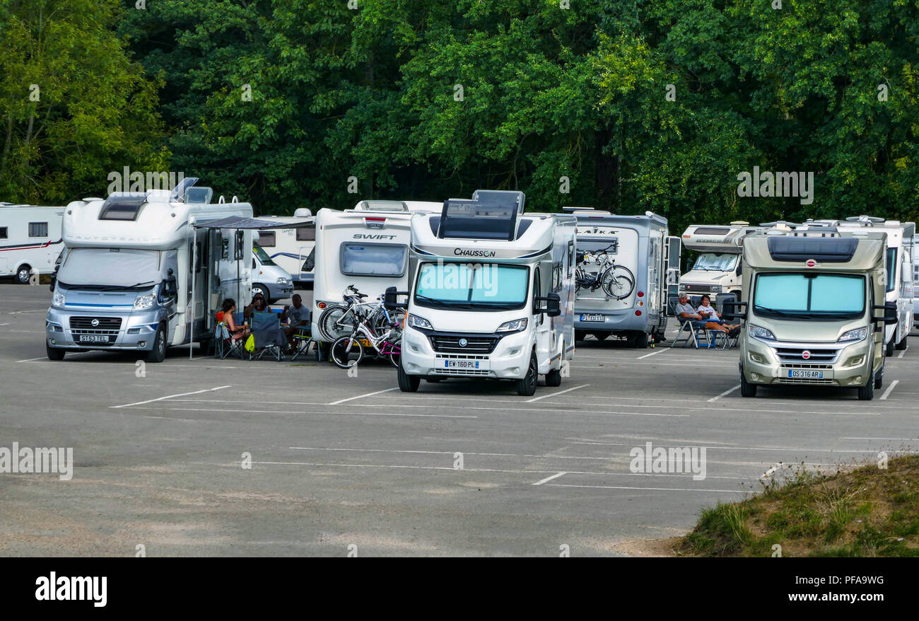 Camper wagen, bis in der Nähe von Lac d'Orient geparkt und Mesnil-St-Pere, Champagne Ardenne Aube Region, Frankreich Stockfoto