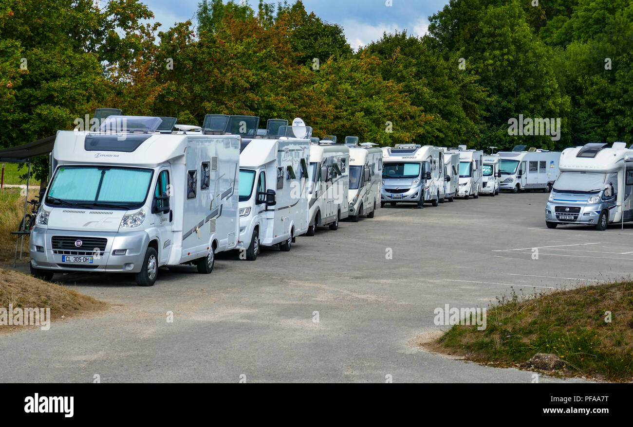 Camper wagen, bis in der Nähe von Lac d'Orient geparkt und Mesnil-St-Pere, Champagne Ardenne Aube Region, Frankreich Stockfoto