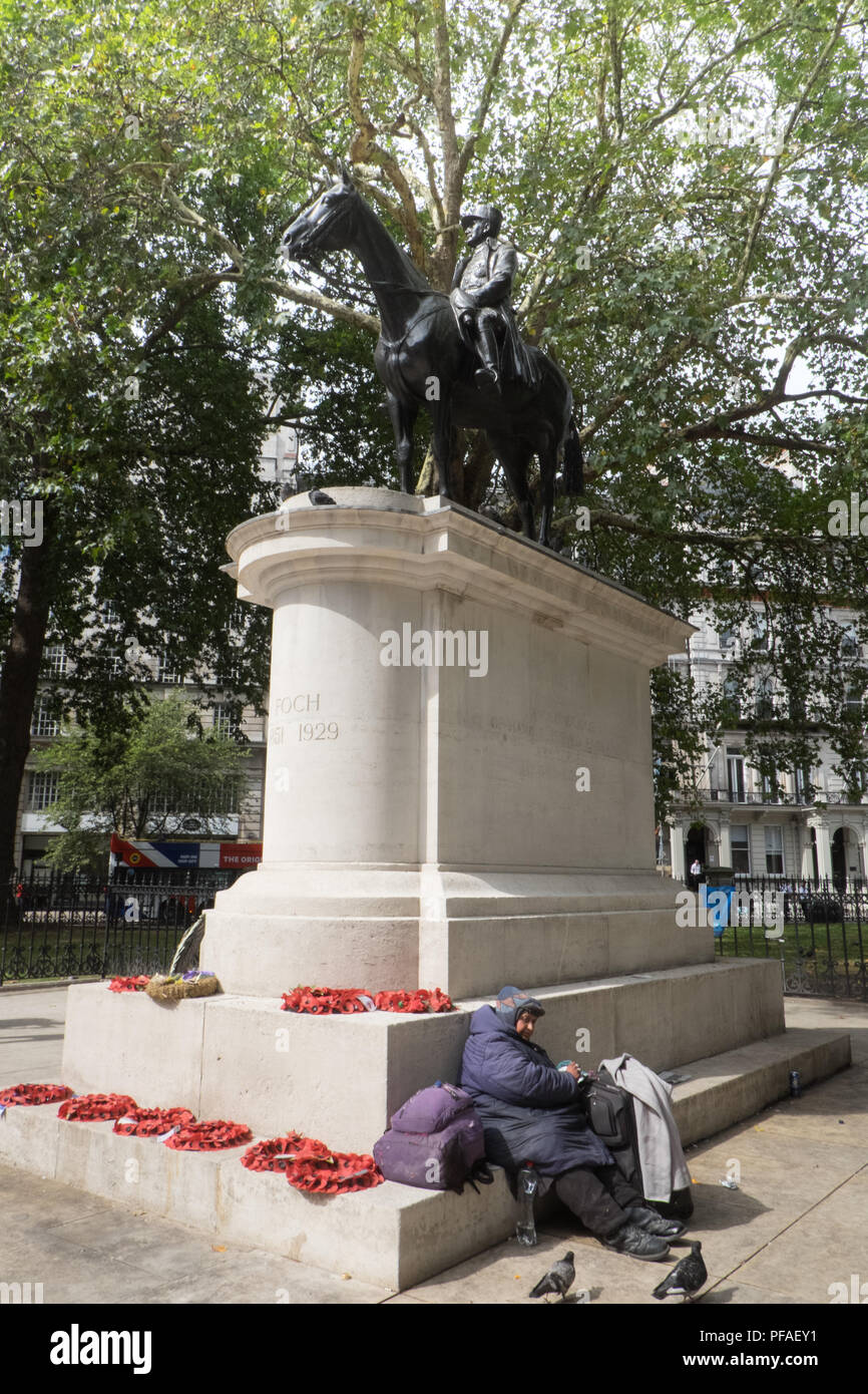 Ferdinand Foch, Pferdesport, Pferd, Statue, at, Eingang, zu, untere Grosvenor Garten, in der Nähe von Victoria, Zug, Station, London, England, UK, Europa, Europäischen, Stockfoto
