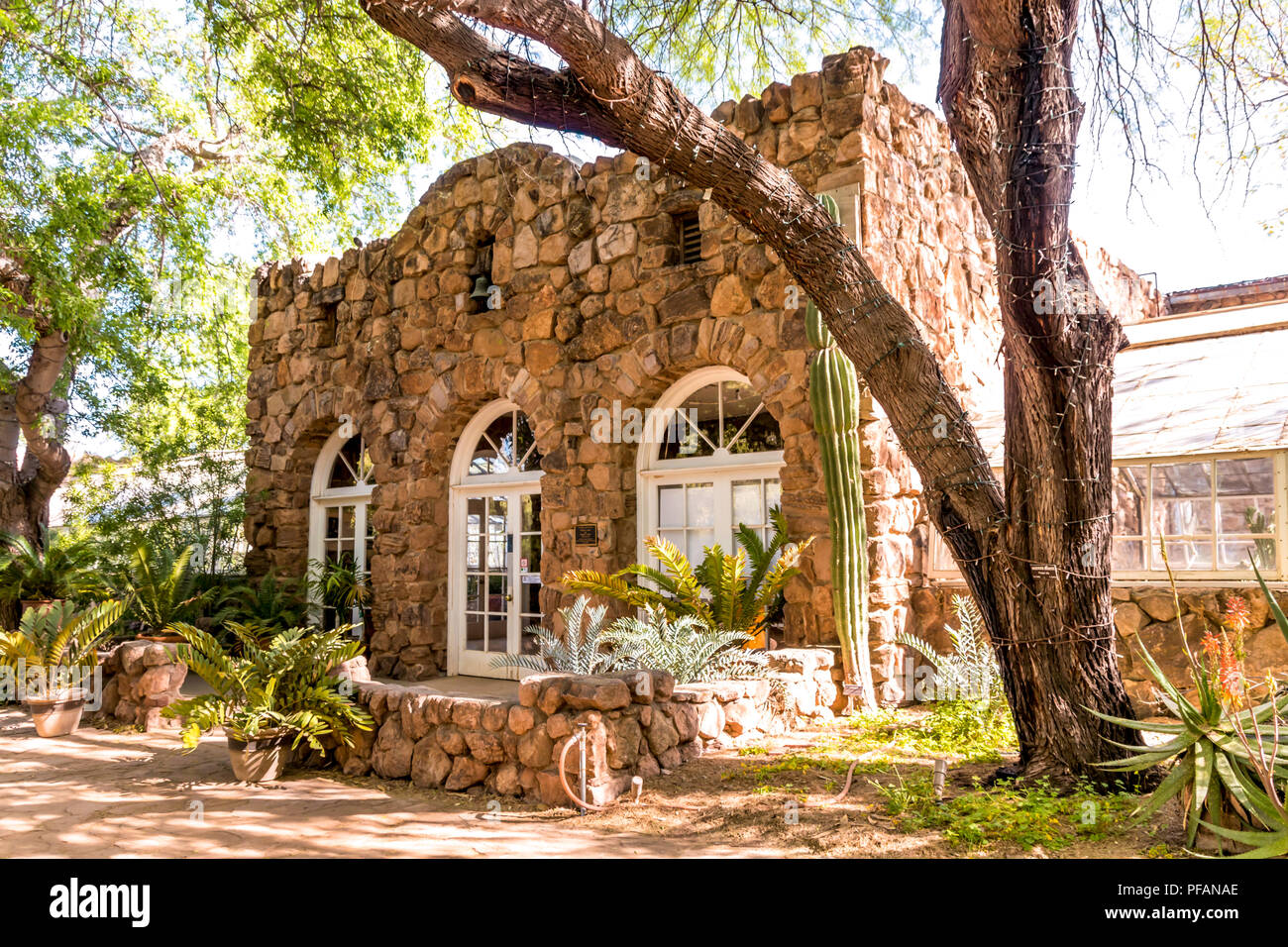 Ein Gebäude aus Stein am Boyce Thompson Arboretum, Arizona genommen Stockfoto