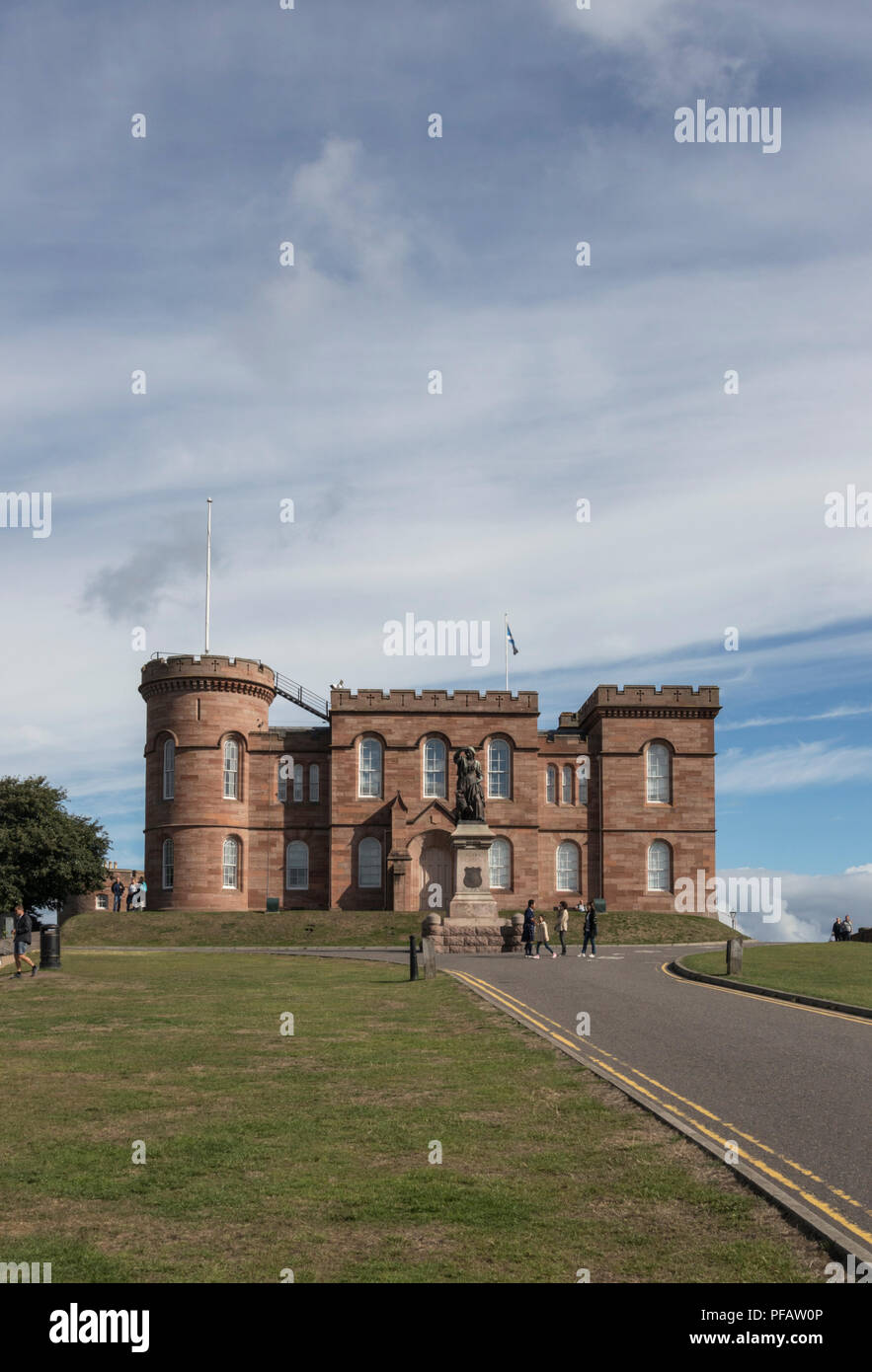 Inverness Castle ist ein imposantes Gebäude aus Sandstein in Inverness, Schottland, Großbritannien Stockfoto