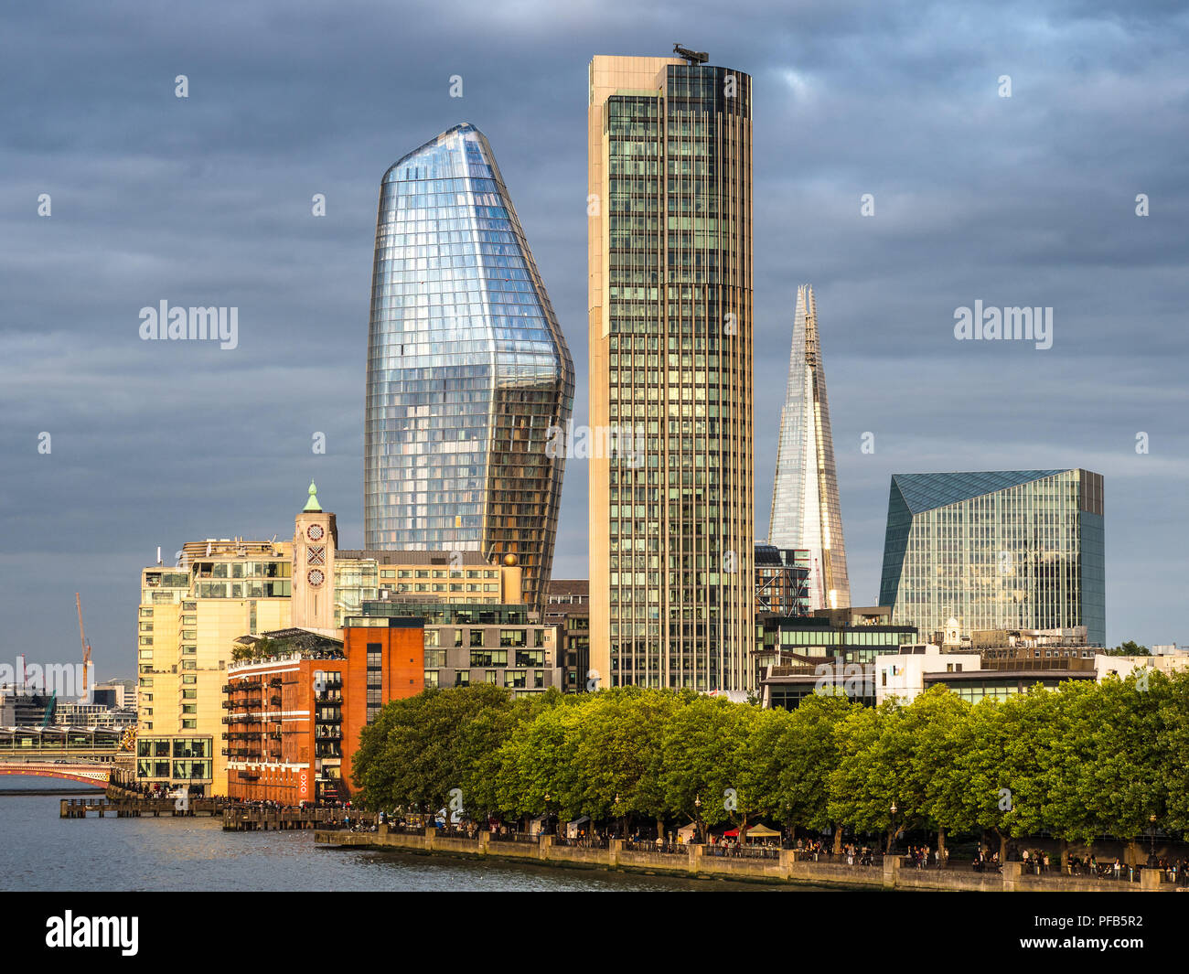 Skyline von London South Bank einschließlich der Oxo Tower, dem South Bank Tower, eines Blackfriars und der Shard Stockfoto