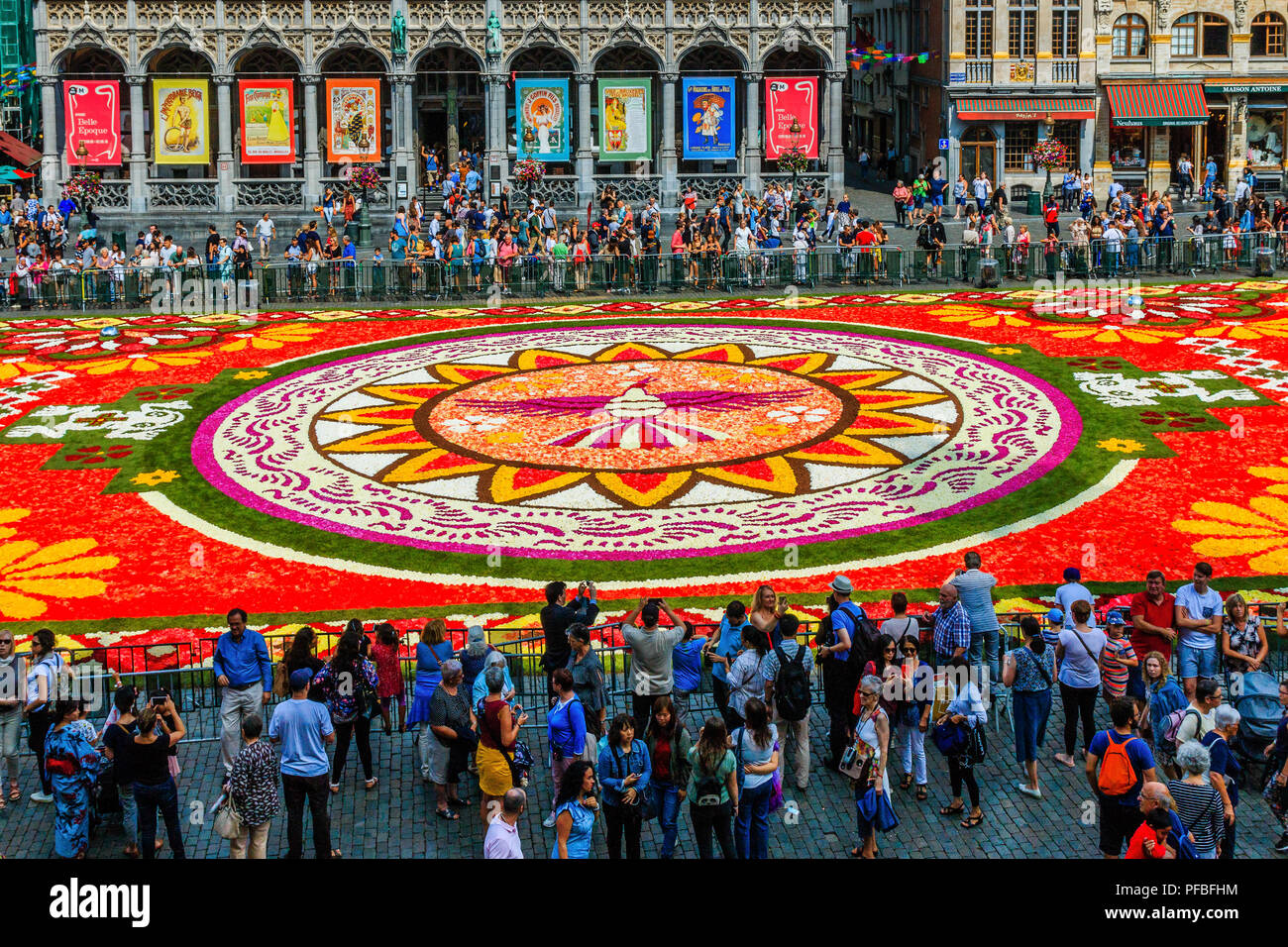 Brüssel, Belgien - 16 August, 2018: Die berühmten Grand Place während Blütenteppich Festival. Stockfoto