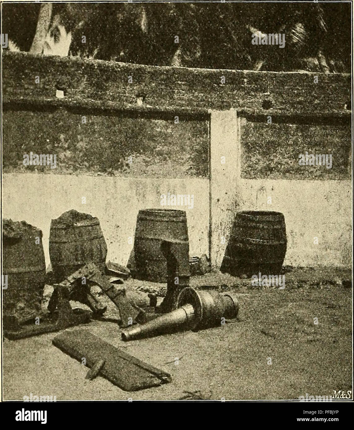 . Der Tropenpflanzer; Zeitschrift fr tropische Landwirtschaft. Tropische Pflanzen, Tropische Nutzpflanzen. - 414 den großen Europäerbetrieben nachgefragt, war wohl der Grund für This eigentümliche Zusammenstellung ist, und warum Leute, sterben 380 Alörser arbeiten lassen, nicht eine hydraulische Presse aufstellen. Die Inder sind ja gute Rechner, auch Gründe mußten wohl vorhanden sein. Der Chemiker in der Leinölwerke Naihati hat mir darauf fol-gende Antwort gegeben: Ich. Die Mörser sind sehr billig, eine Hydraulik-lische Presse- auch. 2. Der Mörserbetrieb kann mit kleinem Kapital angefangen und ganz allmäh Stockfoto