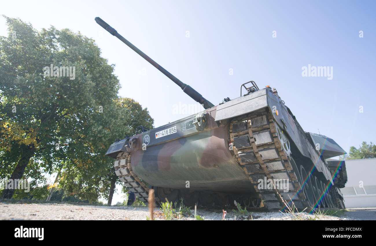 Selbstfahrhaubitze im jahr 2000 Fotos und Bildmaterial in hoher Auflösung Alamy