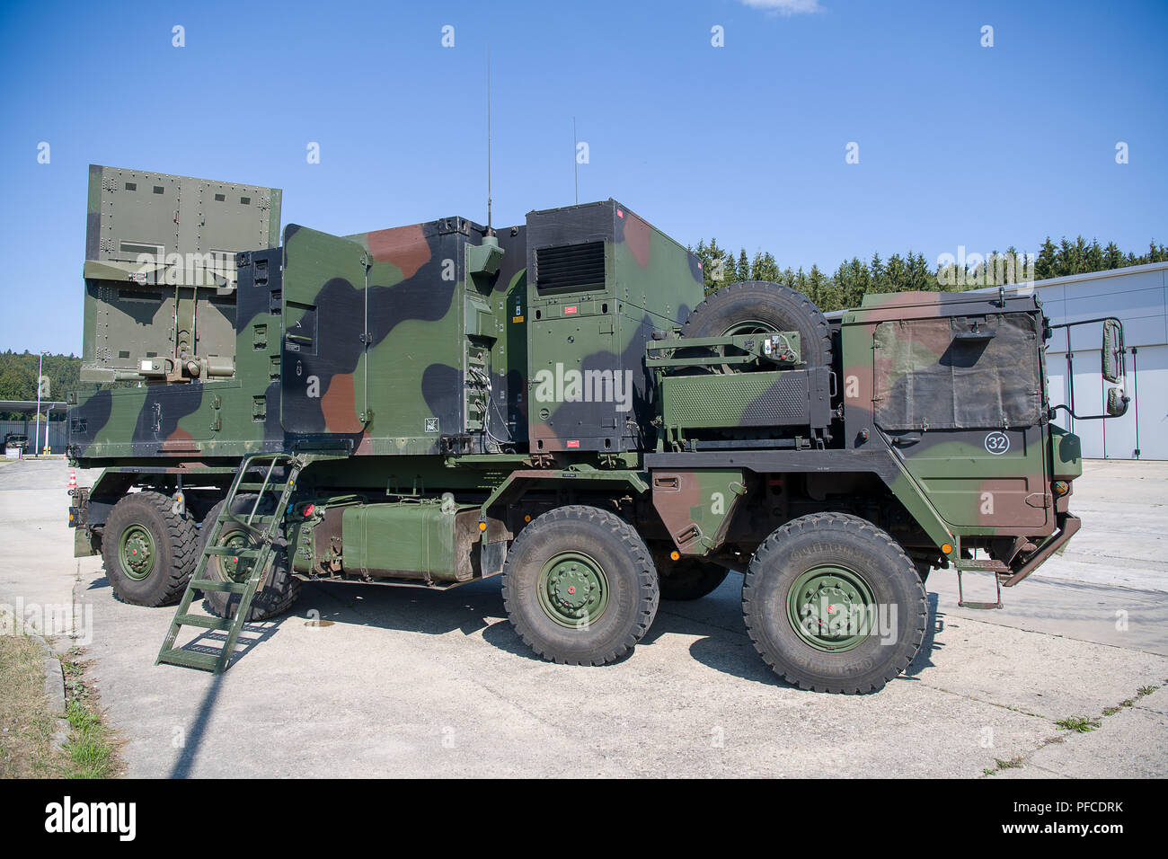 20. August 2018, Deutschland, Stetten am kalten Markt: Eine Artillerie detection Radar COBRA (Zähler Batterie Radar) steht in der Alb Kaserne. Foto: Sebastian Gollnow/dpa Stockfoto