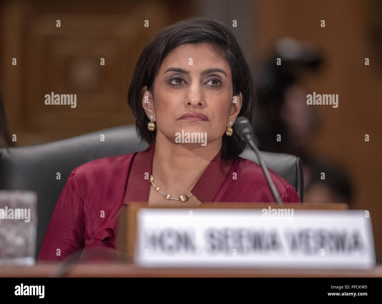 Washington, District of Columbia, USA. 21 Aug, 2018. Seema Verma, Administrator, Zentren für Medicare and Medicaid Services, US-Ministerium für Gesundheit und soziale Dienste, bezeugt vor der United States Senate Committee on Homeland Security & Staatliche Angelegenheiten während einer Anhörung mit dem Titel "Prüfung der CMS Bemühungen Medicaid Betrug und Überzahlungen zu Kämpfen'' auf dem Capitol Hill in Washington, DC am Dienstag, August 21, 2018 Quelle: Ron Sachs/CNP/ZUMA Draht/Alamy leben Nachrichten Stockfoto