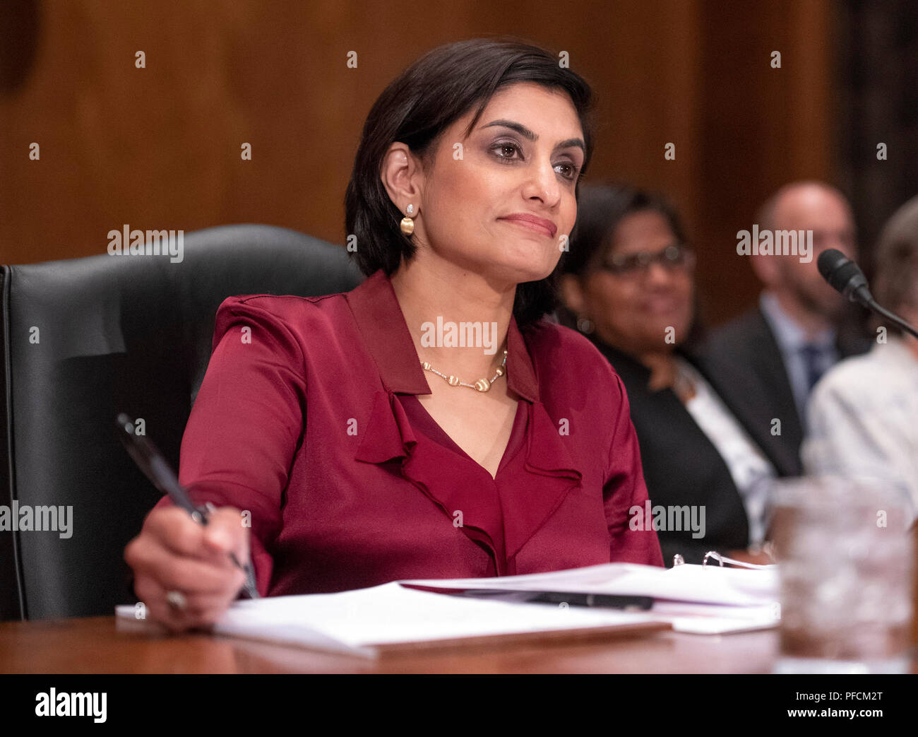 Washington, Vereinigte Staaten von Amerika. 21 Aug, 2018. Seema Verma, Administrator, Zentren für Medicare and Medicaid Services, US-Ministerium für Gesundheit und soziale Dienste, bezeugt vor der United States Senate Committee on Homeland Security & Staatliche Angelegenheiten in einer Anhörung mit dem Titel "Die Prüfung von CMS Bemühungen Medicaid Betrug und Überzahlungen' auf dem Capitol Hill in Washington, DC am Dienstag, 21. August 2018 zu Kämpfen. Credit: Ron Sachs/CNP | Verwendung der weltweiten Kredit: dpa/Alamy leben Nachrichten Stockfoto