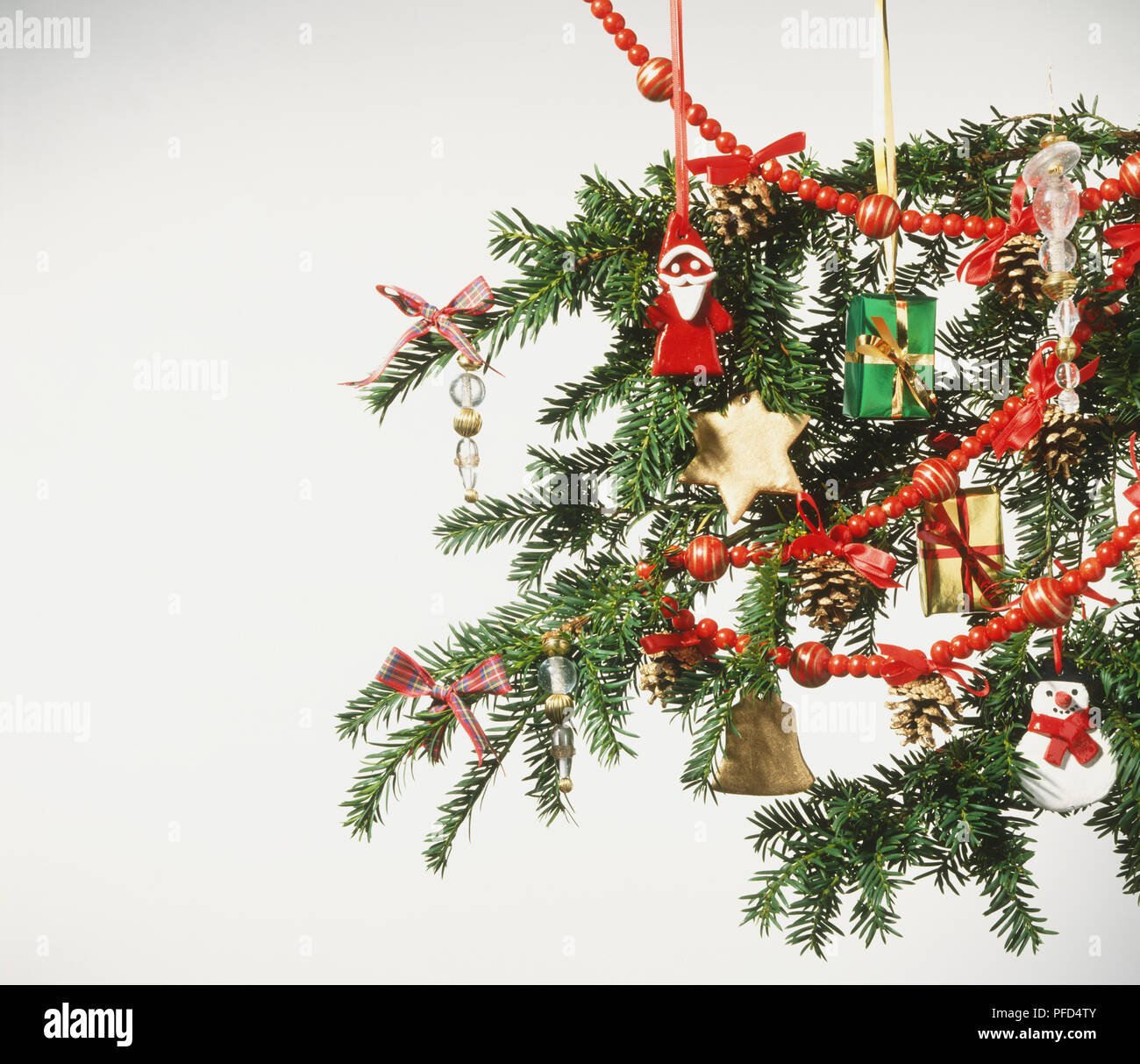 Filiale einer Weihnachtsbaum dekoriert Stockfoto