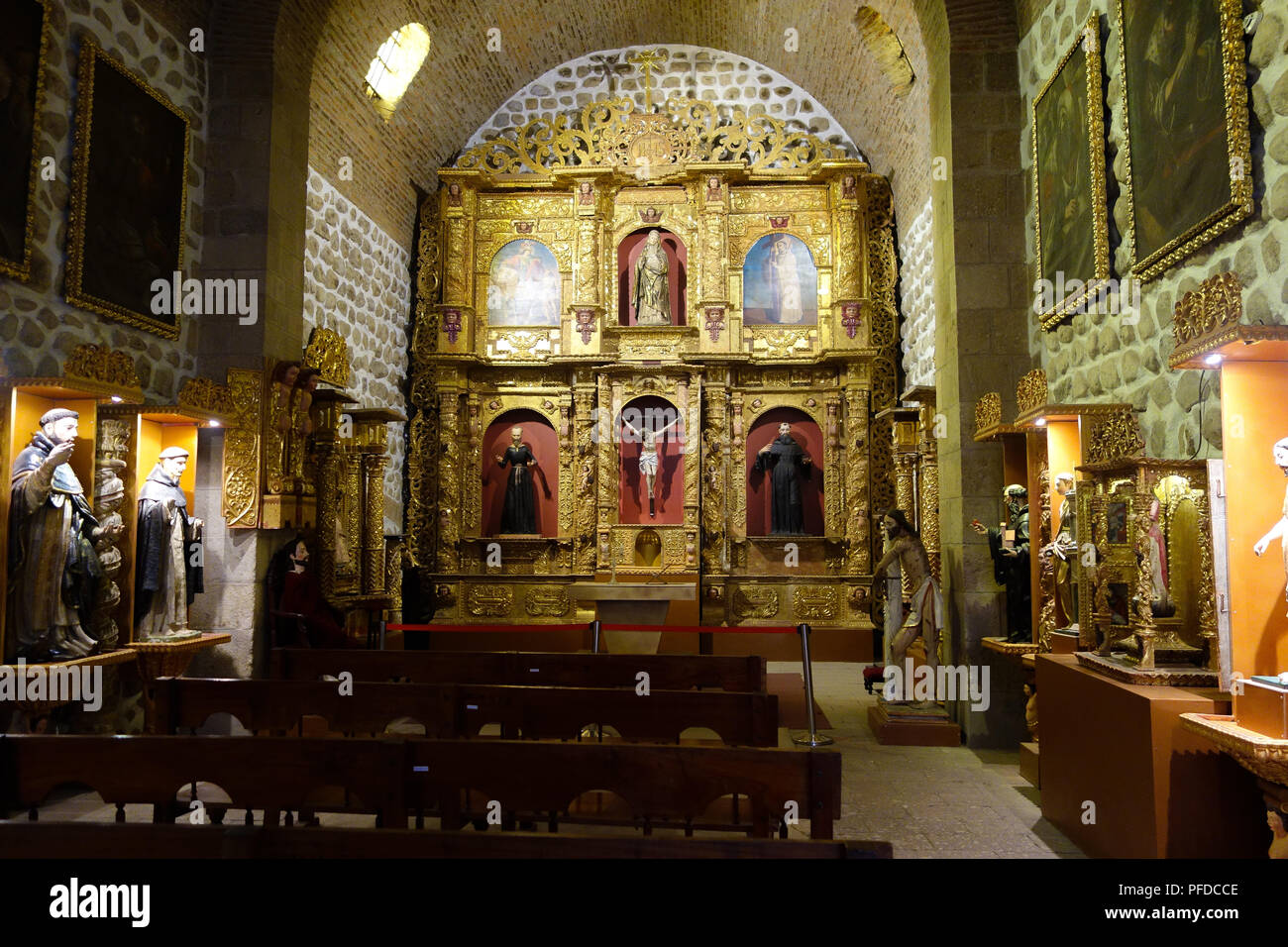 Oranately dekoriert gold Schrein in der Kapelle der Casa Real de la Moneda Museum (MINT) in Potosi, Bolivien Stockfoto