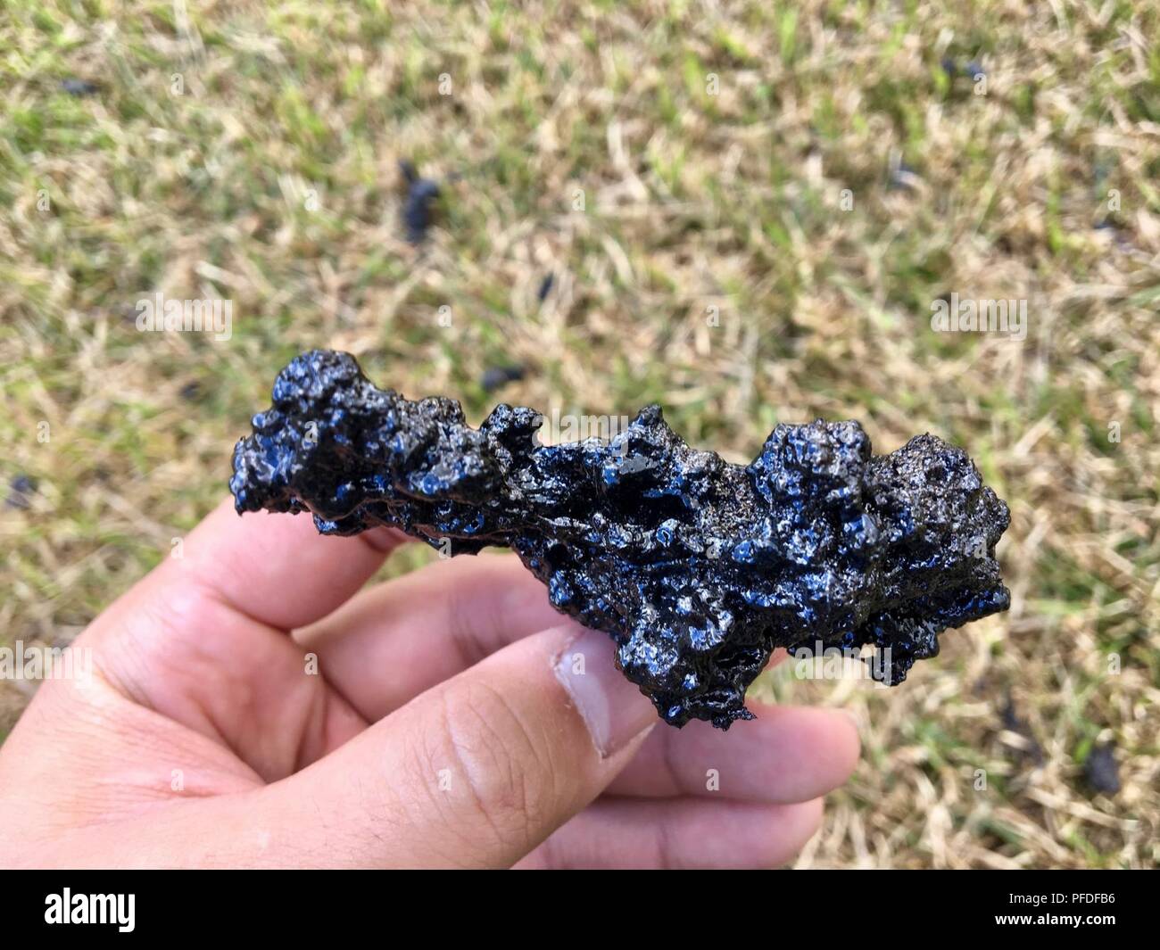 Das Bild zeigt über pyroklastischem Material aus Spalte 8 in Pahoa, Hawaii, 4. Juni 2018 Links erstellt. Pyroklastische Material wie diese haben alle über Leilani Estates gesehen worden. Stockfoto