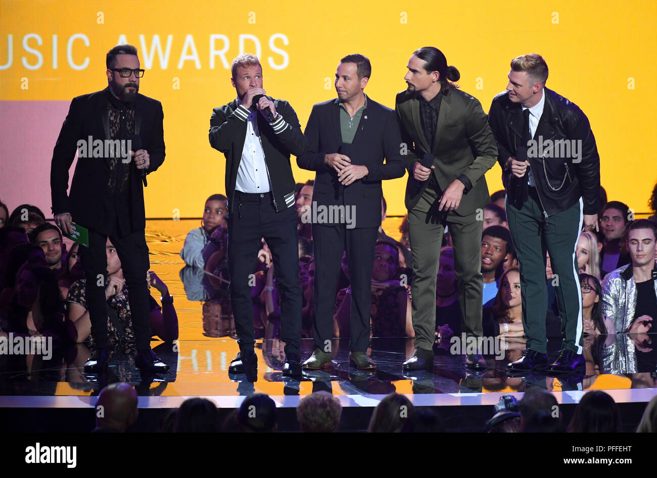 (Nach rechts) AJ McClean, Brian Littrell, Howie Dorough, Kevin Richardson und Nick Carter der Backstreet Boys auf der Bühne im Jahr 2018 MTV Video Music Awards links in der Radio City Music Hall in Los Angeles, USA statt. Bild Datum: Montag, August 20, 2018. Siehe PA Geschichte SHOWBIZ VMAs. Foto: PA/PA-Kabel auf der Bühne im Jahr 2018 MTV Video Music Awards statt, die auf dem Forum in Los Angeles, USA. Bild Datum: Montag, August 20, 2018. Siehe PA Geschichte SHOWBIZ VMAs. Foto: PA/PA-Kabel Stockfoto