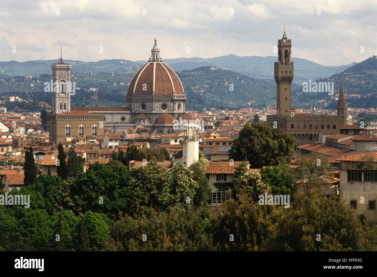 Italien, Florenz Stadtbild mit großen Kuppel der Kathedrale, Dom. Stockfoto