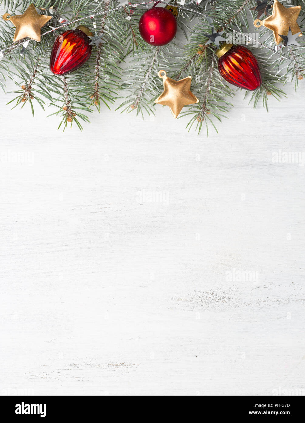 Weihnachten Dekoration auf alte, schäbige Hintergrund. Stockfoto