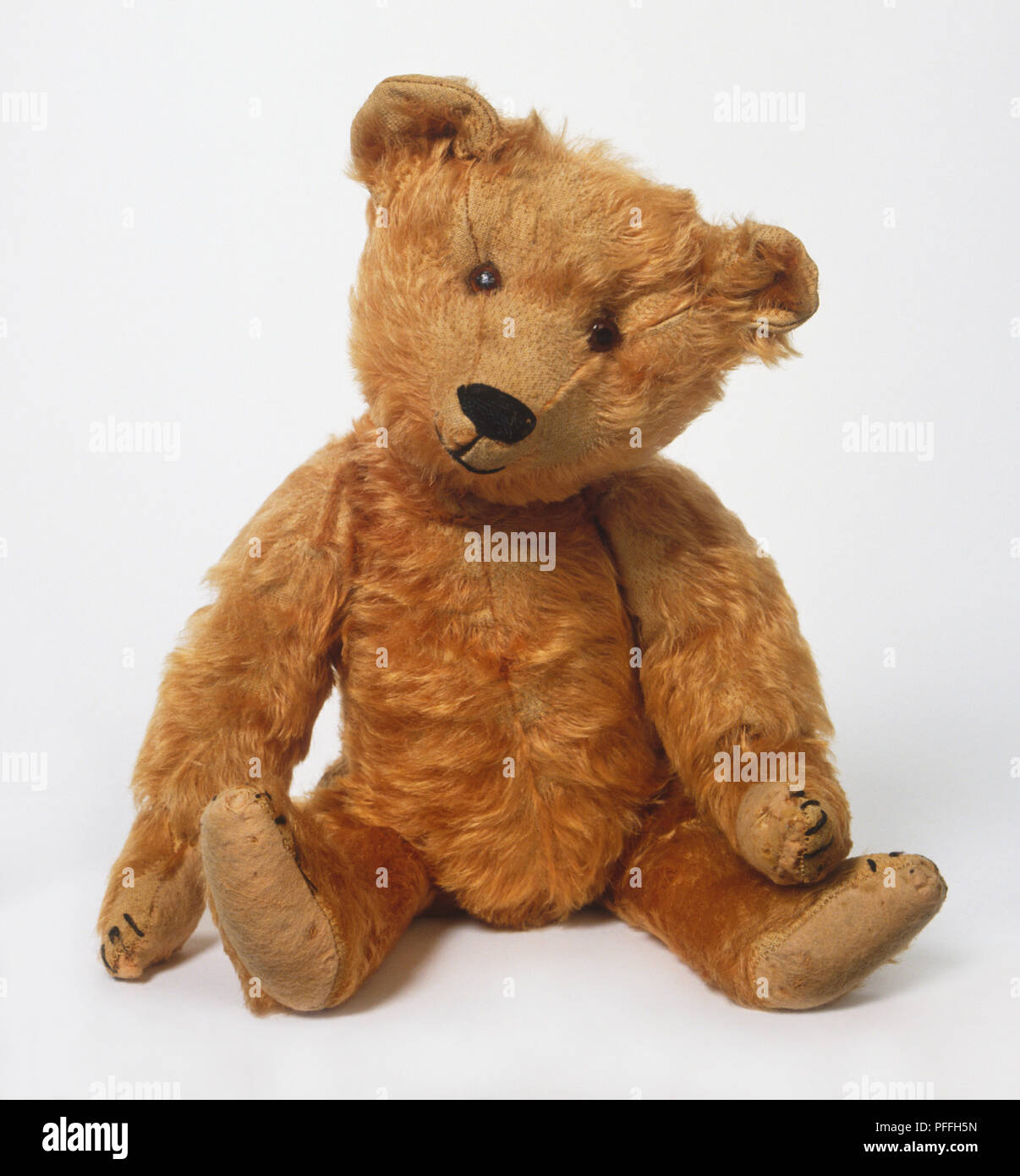 Uns: C 1907-14: Sitzen 1907 Mohair Plüsch Teddybär, Vorderansicht Stockfoto