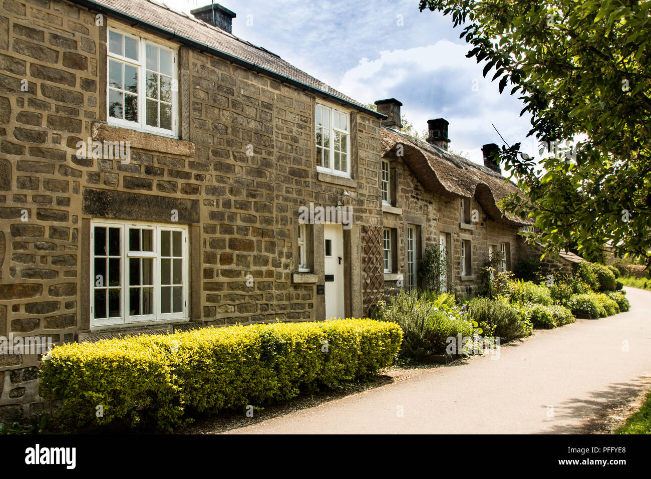 Stone Cottages Bakewell, kleiner Markt Stadt am Fluss Wye, Derbyshire Dales im Peak District, England, UK, berühmt für die Bakewell Pudding Stockfoto