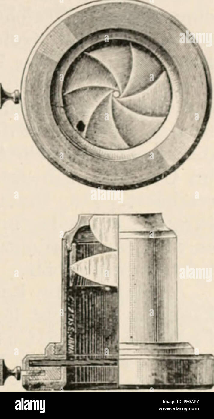 . Das botanische Praktikum, Anleitung zum Selbststudium der mikroskopischen Botanik für anfÃ¤nger und geÃ¼btere, zugleich ein Handbuch der mikroskopischen Technik. Pflanzenphysiologie; Botanik; Mikroskopie. Kondensorsystem. 17 wurde, aus of this lierauszielien. Man kann es dann durch eine ge - Das¶ hnliehe Zylinderhlende, für sterben drei EinsÃ¤tze vorhanden sind {Zeiss-scher Katah) Â", "mikio 3 glichkeit.^ ehr-schiefer-leuchtung handelt, auch eine sehr einfache Vorrichtung gute Dien.ste leisten"). Man kittet mittels eines Tropfens Glyzerin oder Ol eine plankonvexe Linse halbkugelige, nahezu 6 von âU Stockfoto