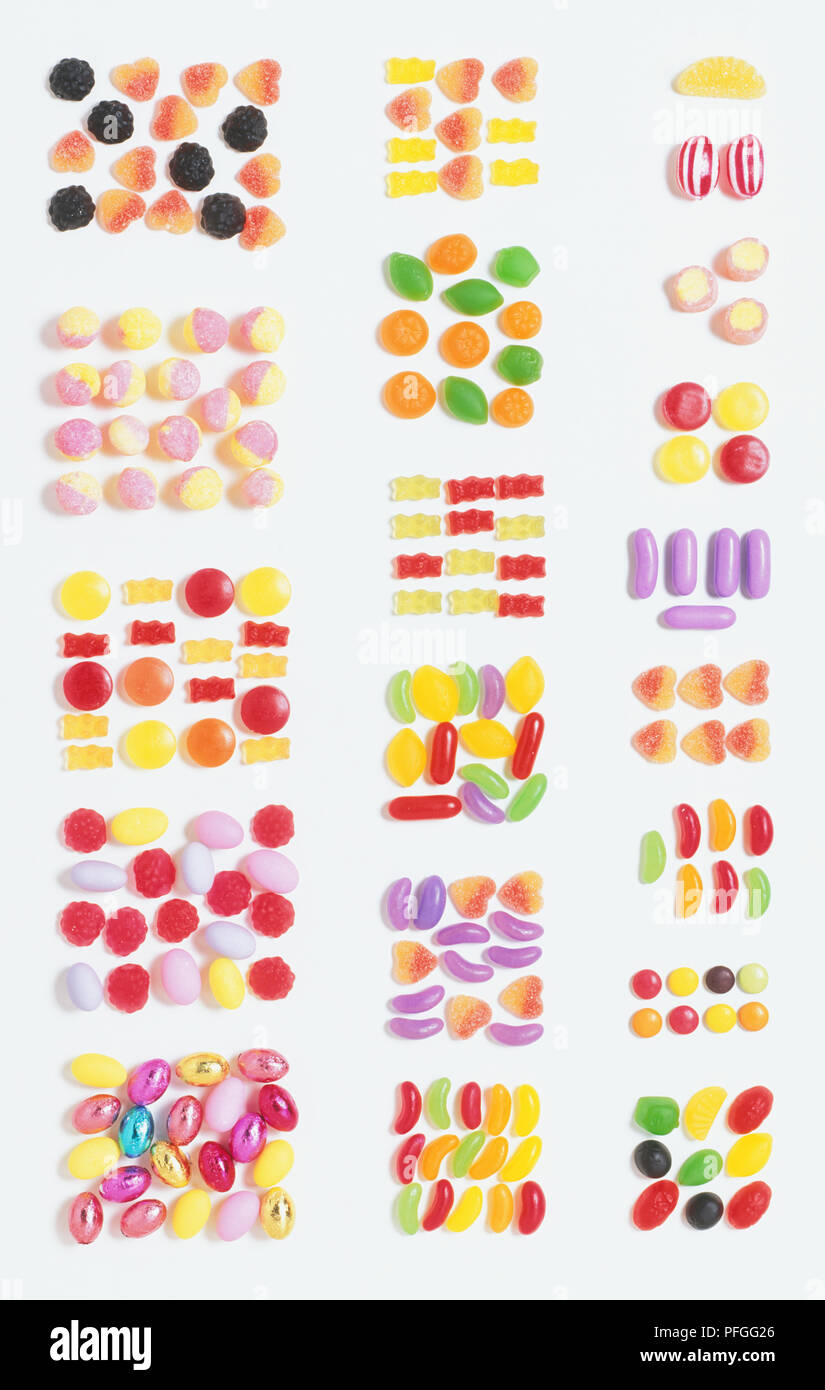 Array von bunten Süßigkeiten, in Gruppen angeordnet Stockfoto