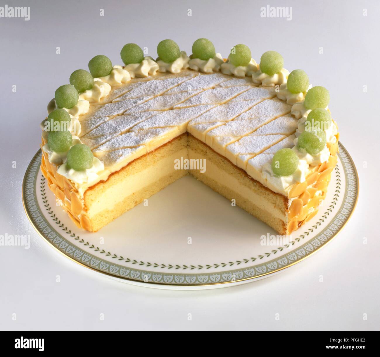 Esterhazy creme Torte mit Schicht entfernt Stockfoto