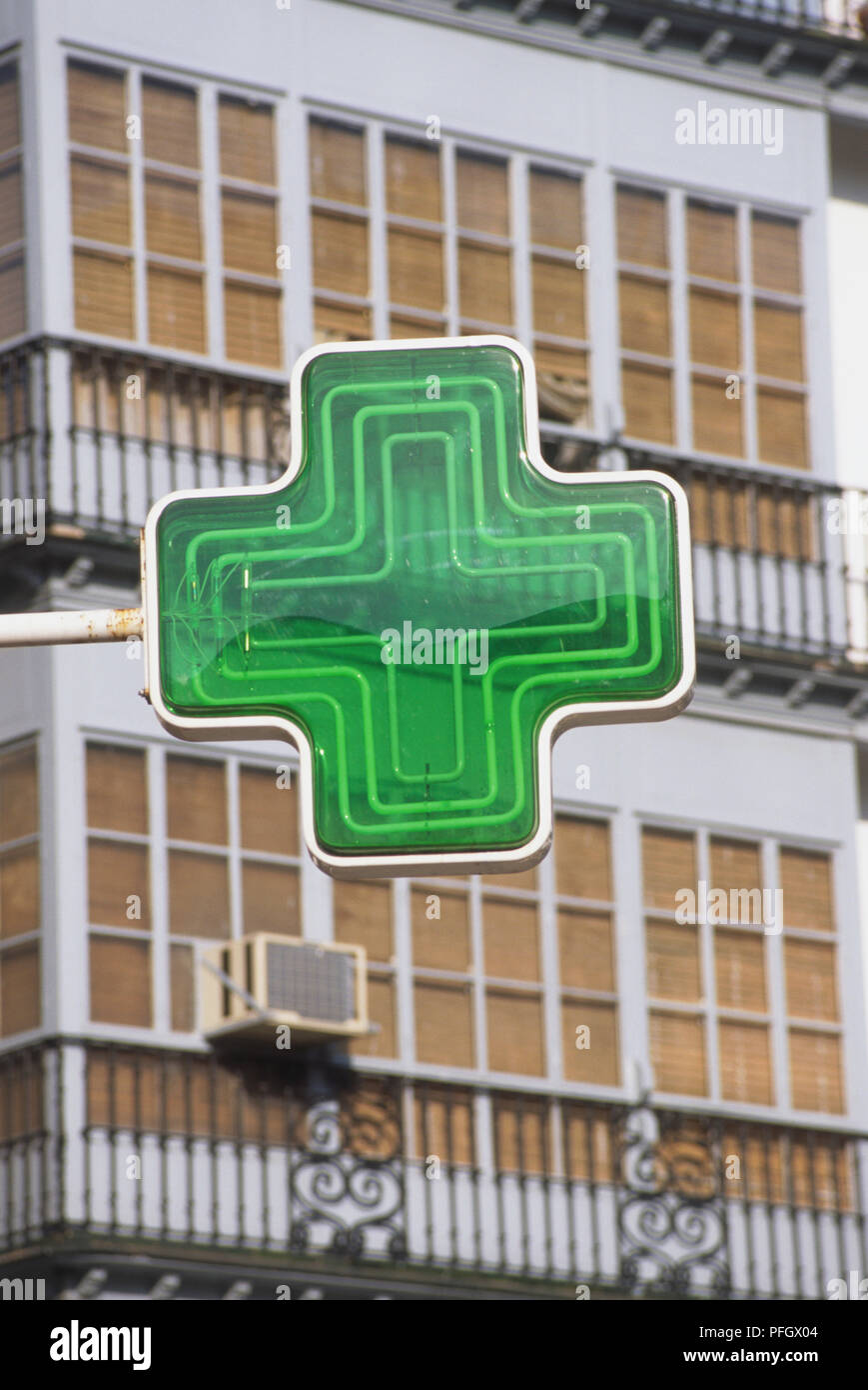 Spanisch Pharmazie Zeichen (grünes Kreuz). Stockfoto