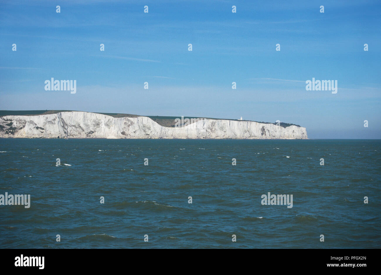 Blick auf die weißen Klippen von Dover von Meer Stockfoto