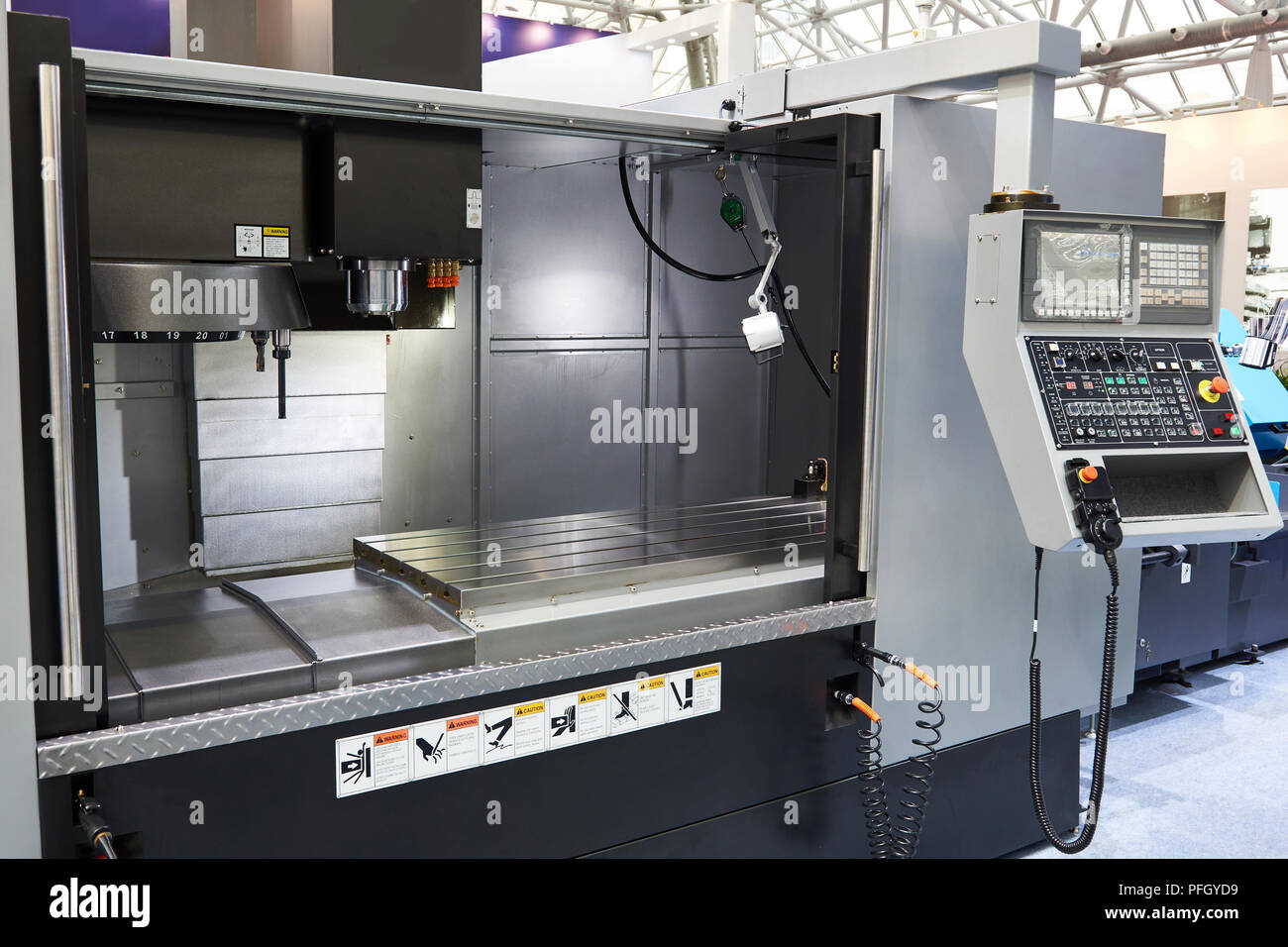 Vertikalen Fräsbearbeitung CNC-Zentrum Stockfoto